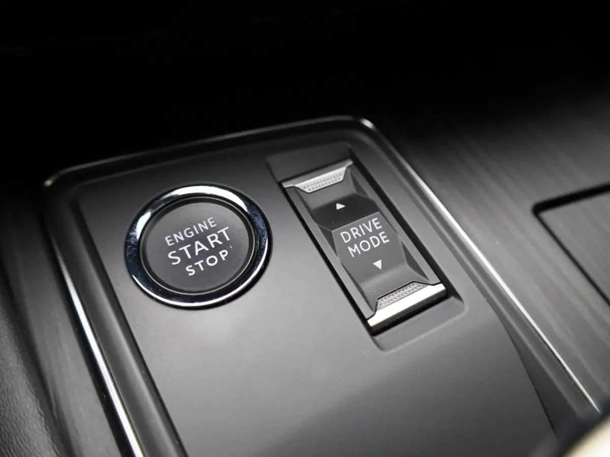 1.6 Hybrid 225 e-EAT8 GT Pack | Panoramadak | Apple Carplay / Android Auto | Stoelverwarming | Achteruitrijcamera | Parkeersensoren |