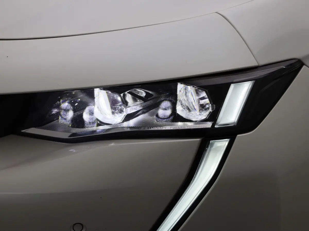 1.6 Hybrid 225 e-EAT8 GT Pack | Panoramadak | Apple Carplay / Android Auto | Stoelverwarming | Achteruitrijcamera | Parkeersensoren |