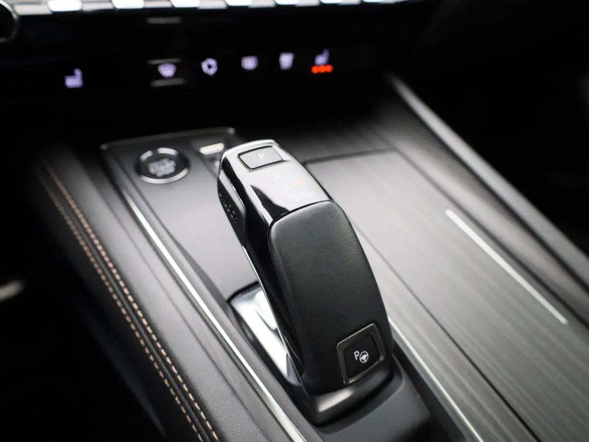 1.6 Hybrid 225 e-EAT8 GT Pack | Panoramadak | Apple Carplay / Android Auto | Stoelverwarming | Achteruitrijcamera | Parkeersensoren |