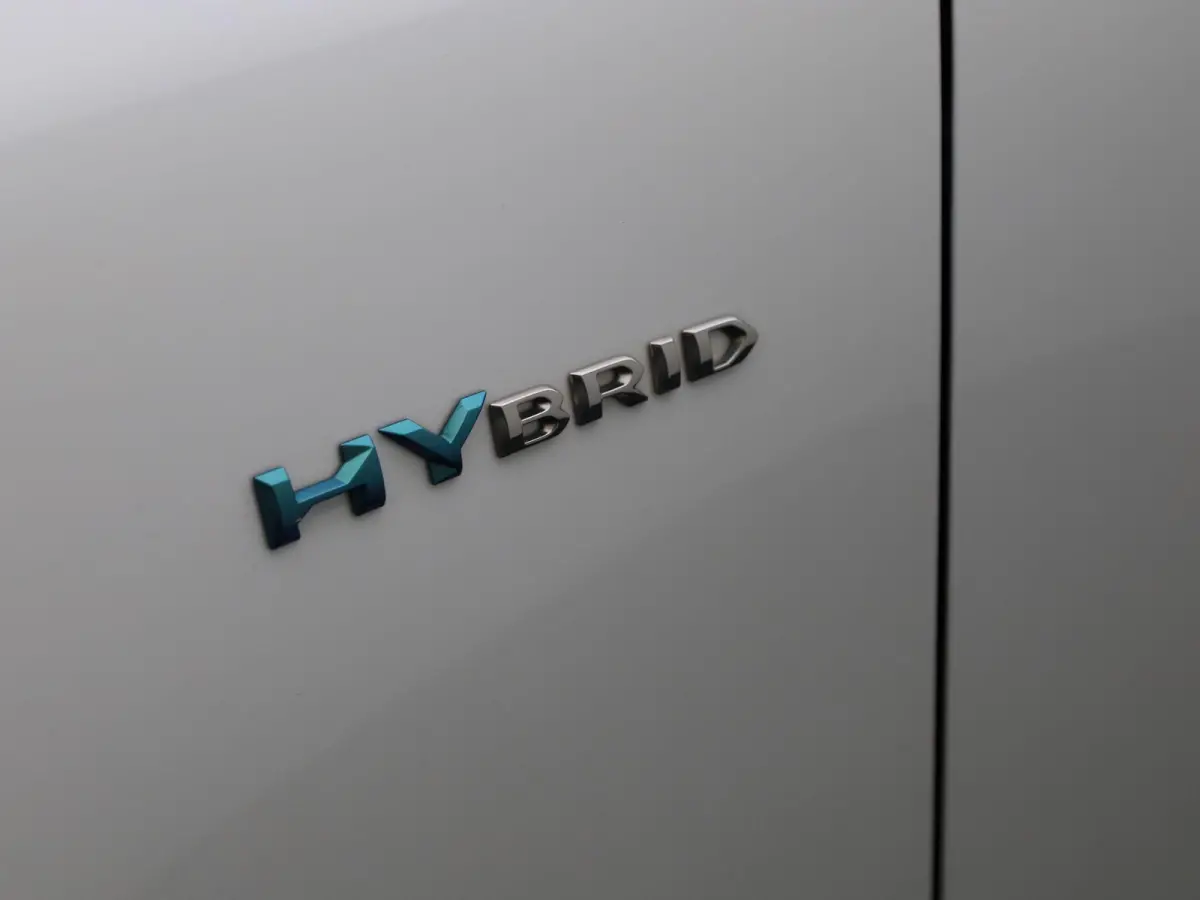 1.6 Hybrid 225 e-EAT8 GT Pack | Panoramadak | Apple Carplay / Android Auto | Stoelverwarming | Achteruitrijcamera | Parkeersensoren |