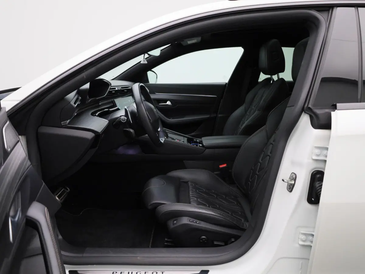 1.6 Hybrid 225 e-EAT8 GT Pack | Panoramadak | Apple Carplay / Android Auto | Stoelverwarming | Achteruitrijcamera | Parkeersensoren |