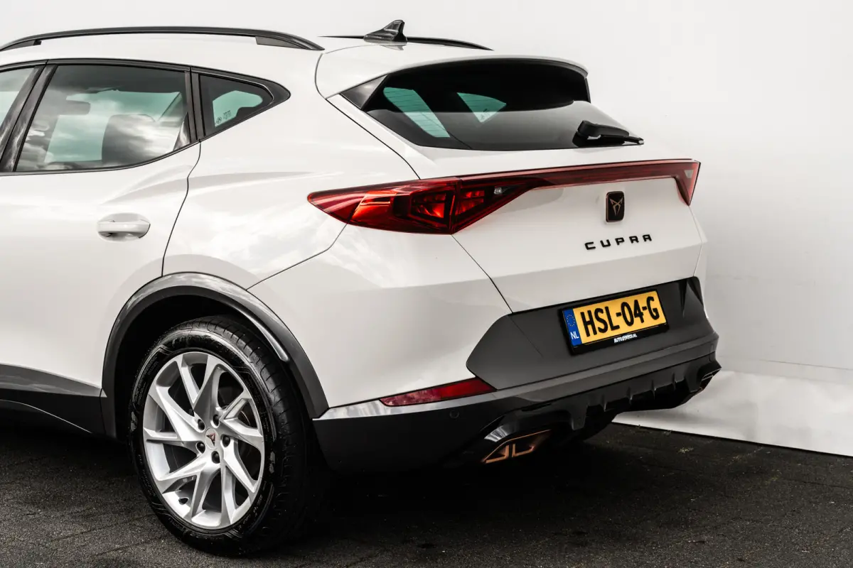 1.4 e-Hybrid Plug-In Business | Adapt. Cruise | 18 inch | LED | Sportstoelen | Keyless