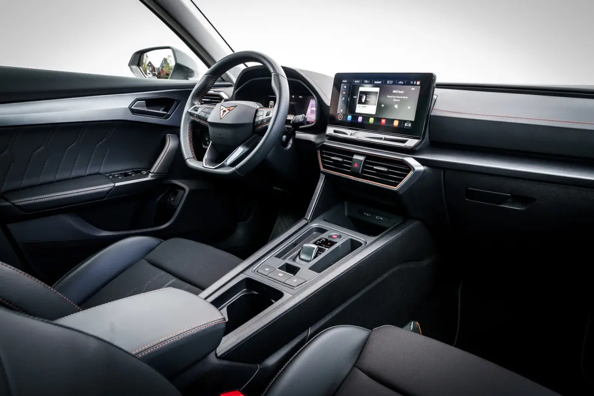 1.4 e-Hybrid Plug-In Business | Adapt. Cruise | 18 inch | LED | Sportstoelen | Keyless