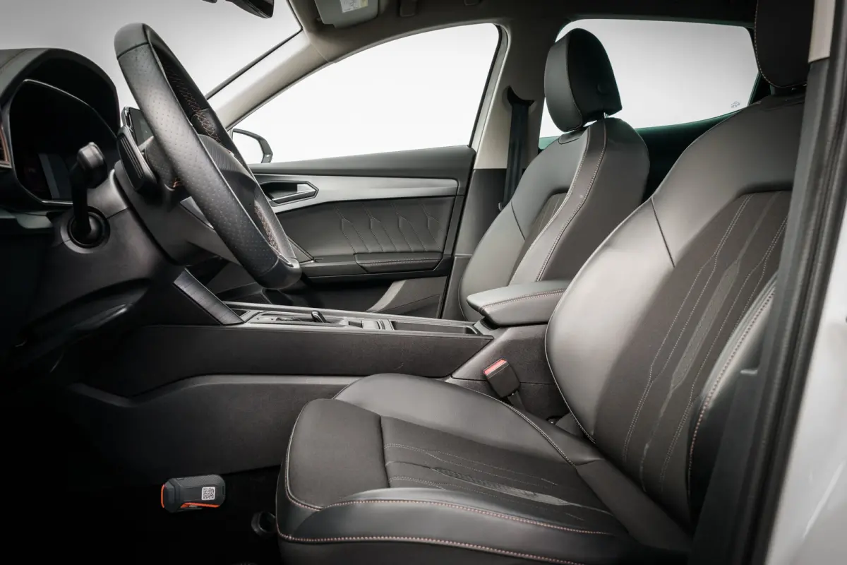 1.4 e-Hybrid Plug-In Business | Adapt. Cruise | 18 inch | LED | Sportstoelen | Keyless