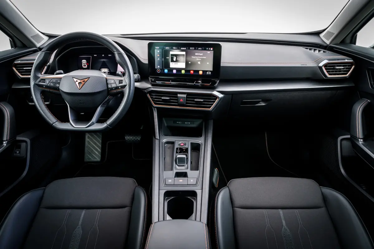 1.4 e-Hybrid Plug-In Business | Adapt. Cruise | 18 inch | LED | Sportstoelen | Keyless