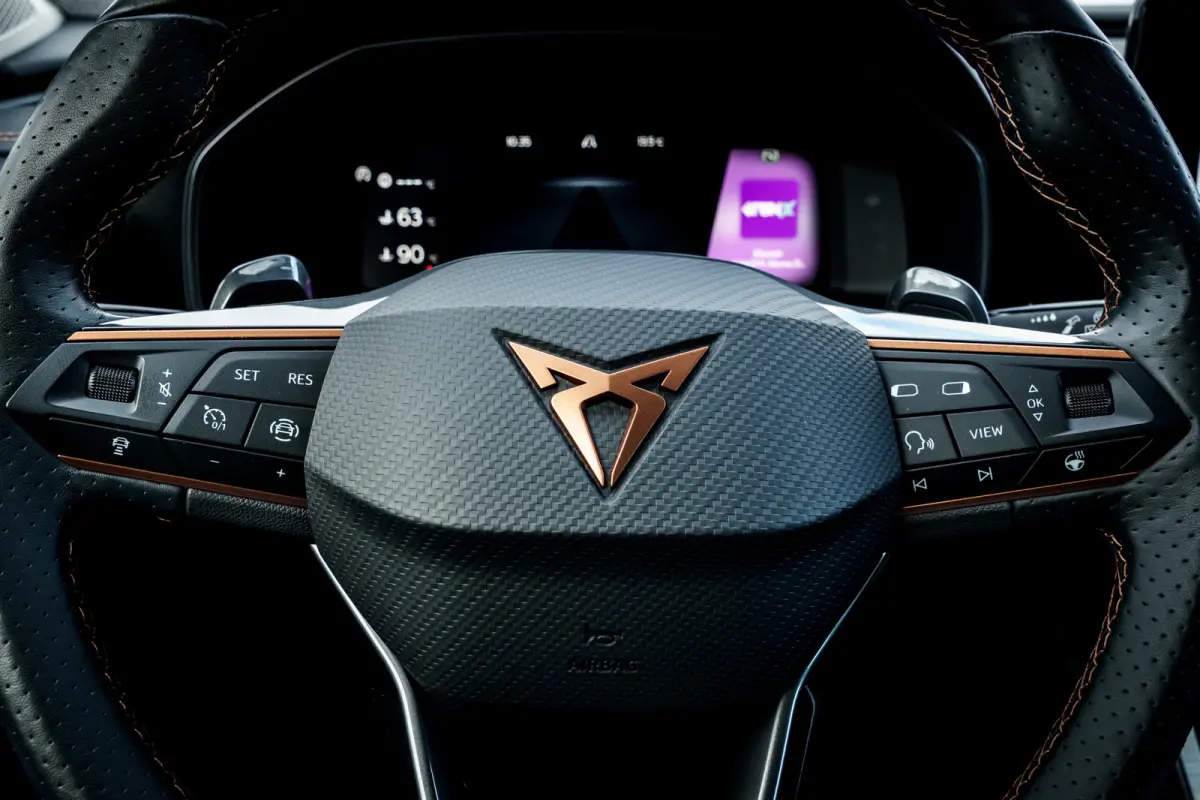 1.4 e-Hybrid Plug-In Business | Adapt. Cruise | 18 inch | LED | Sportstoelen | Keyless