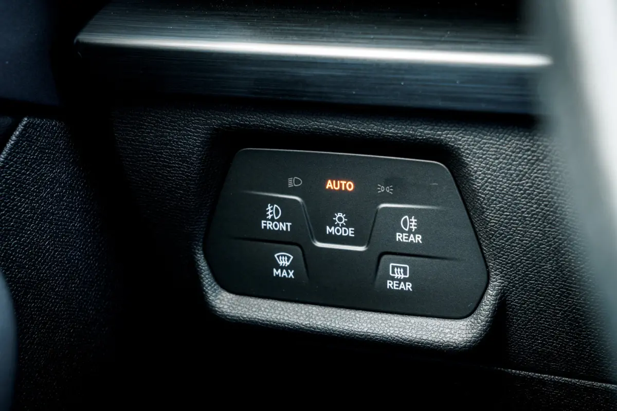 1.4 e-Hybrid Plug-In Business | Adapt. Cruise | 18 inch | LED | Sportstoelen | Keyless