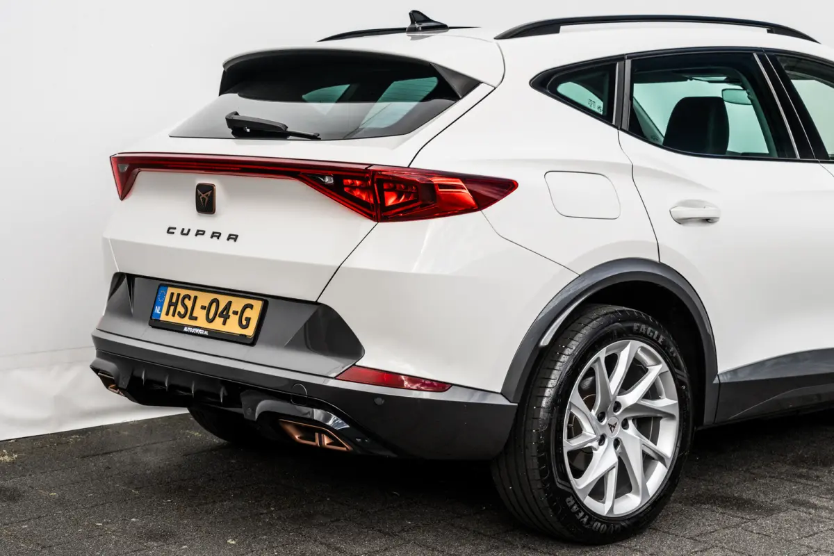 1.4 e-Hybrid Plug-In Business | Adapt. Cruise | 18 inch | LED | Sportstoelen | Keyless