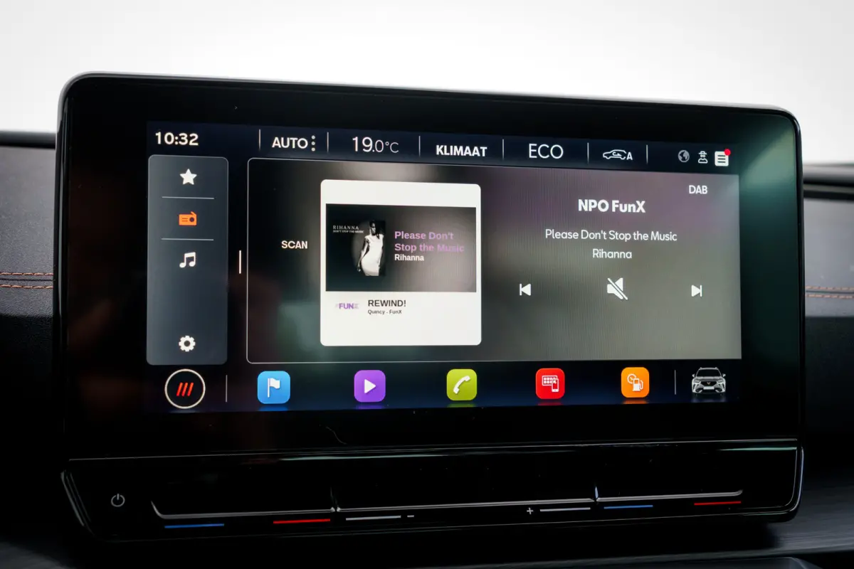 1.4 e-Hybrid Plug-In Business | Adapt. Cruise | 18 inch | LED | Sportstoelen | Keyless