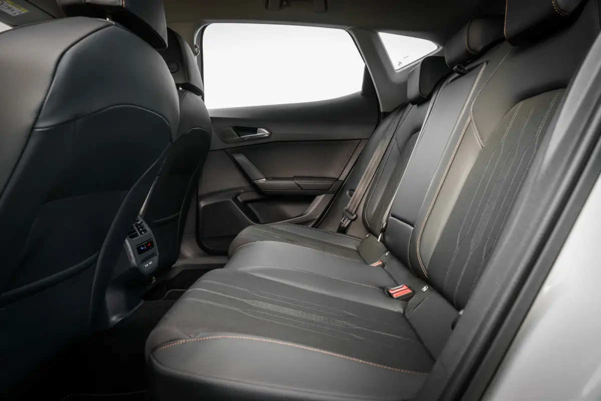 1.4 e-Hybrid Plug-In Business | Adapt. Cruise | 18 inch | LED | Sportstoelen | Keyless