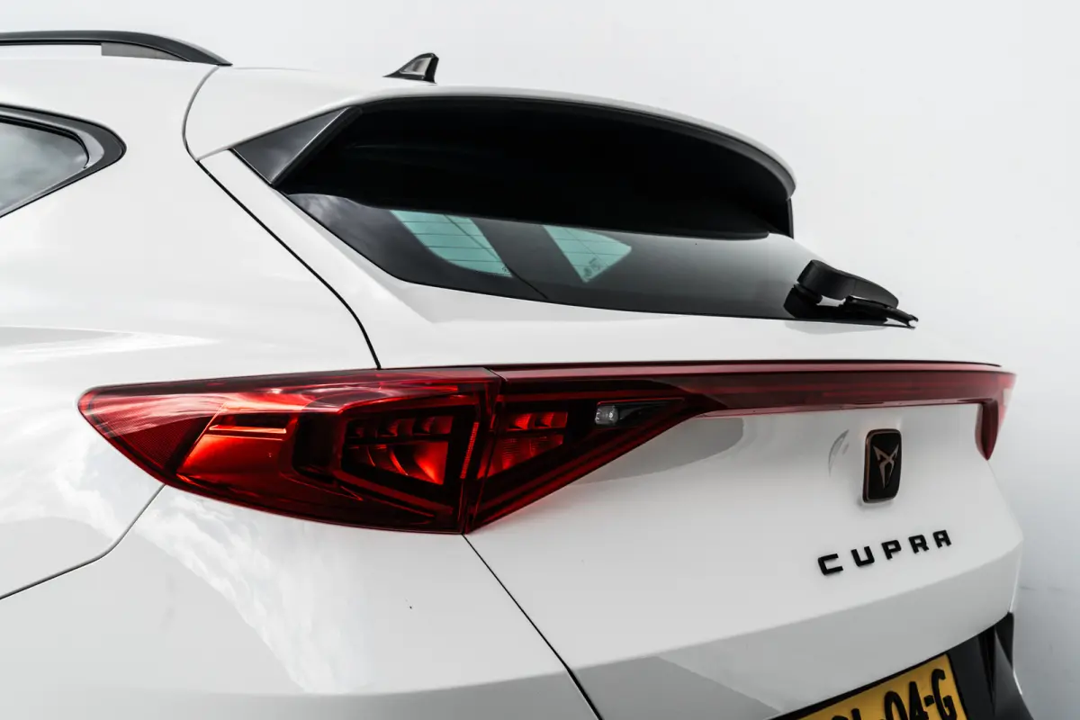 1.4 e-Hybrid Plug-In Business | Adapt. Cruise | 18 inch | LED | Sportstoelen | Keyless