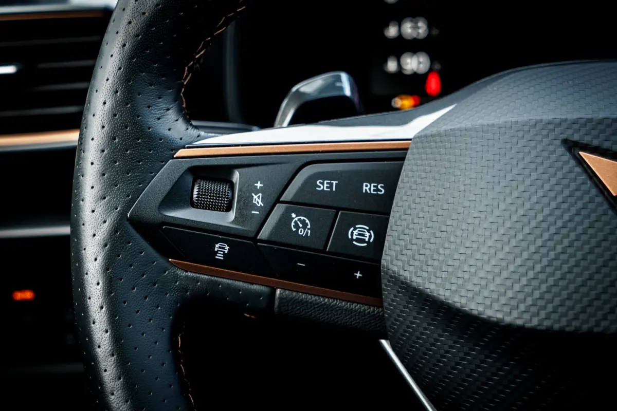 1.4 e-Hybrid Plug-In Business | Adapt. Cruise | 18 inch | LED | Sportstoelen | Keyless