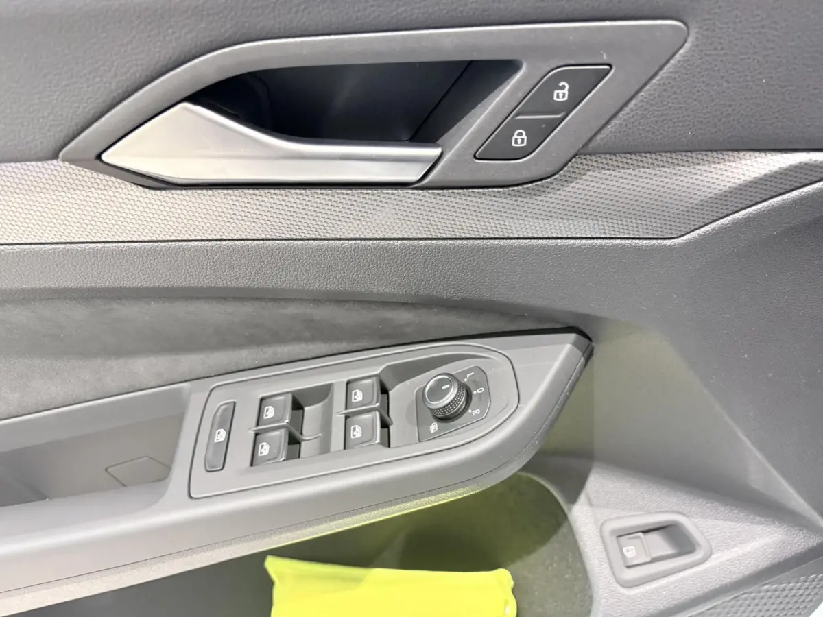 1.5 eHybrid Style Edition 204 PK Plug-in Hybrid | Elektrisch uitklapbare Trekhaak | Panoramadak | Android Auto/Apple Carplay draadloos | Keyless access | Dodehoeksensoren | Ruiten getint | A