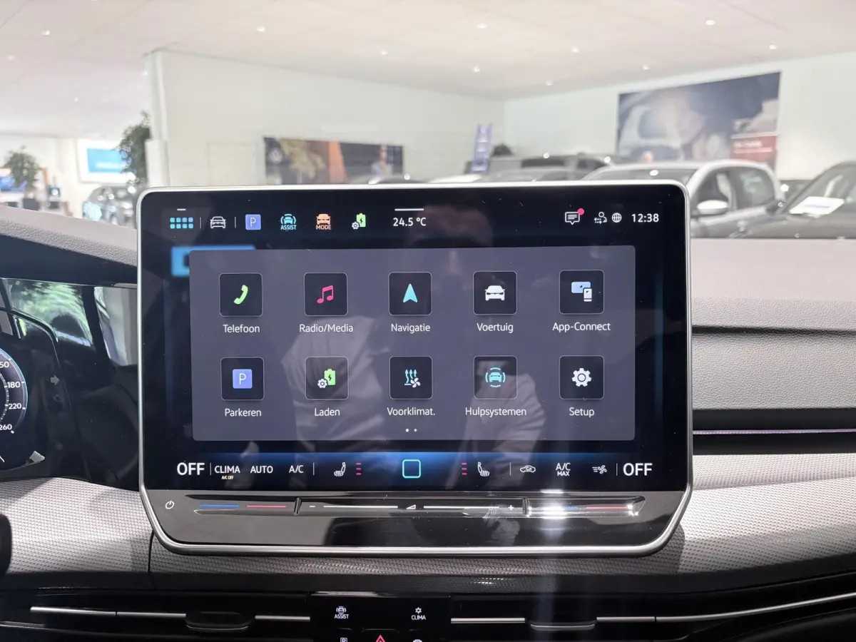1.5 eHybrid Style Edition 204 PK Plug-in Hybrid | Elektrisch uitklapbare Trekhaak | Panoramadak | Android Auto/Apple Carplay draadloos | Keyless access | Dodehoeksensoren | Ruiten getint | A