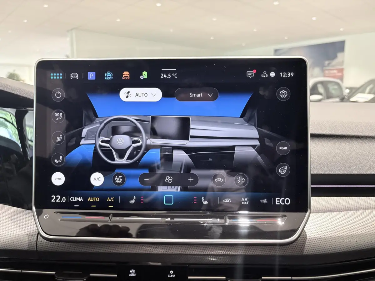 1.5 eHybrid Style Edition 204 PK Plug-in Hybrid | Elektrisch uitklapbare Trekhaak | Panoramadak | Android Auto/Apple Carplay draadloos | Keyless access | Dodehoeksensoren | Ruiten getint | A