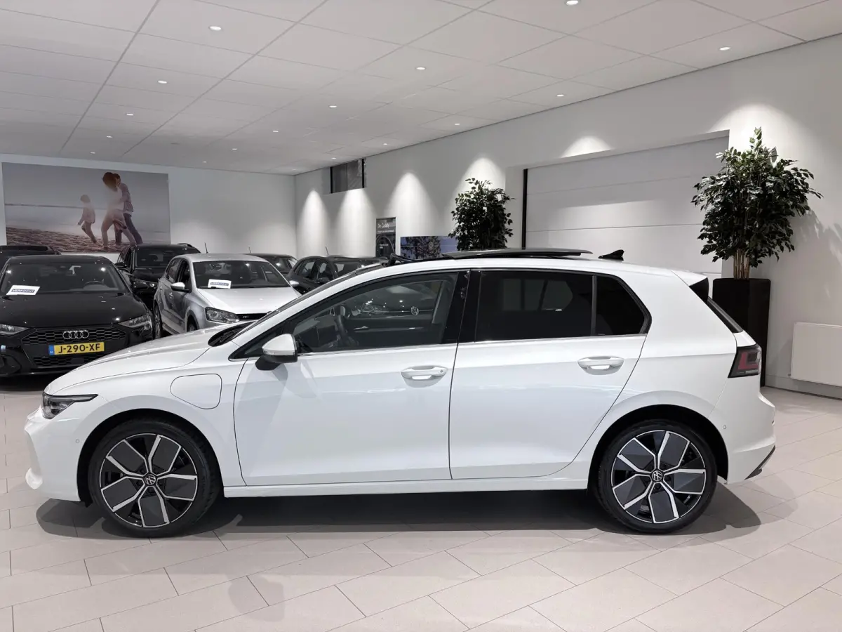 1.5 eHybrid Style Edition 204 PK Plug-in Hybrid | Elektrisch uitklapbare Trekhaak | Panoramadak | Android Auto/Apple Carplay draadloos | Keyless access | Dodehoeksensoren | Ruiten getint | A