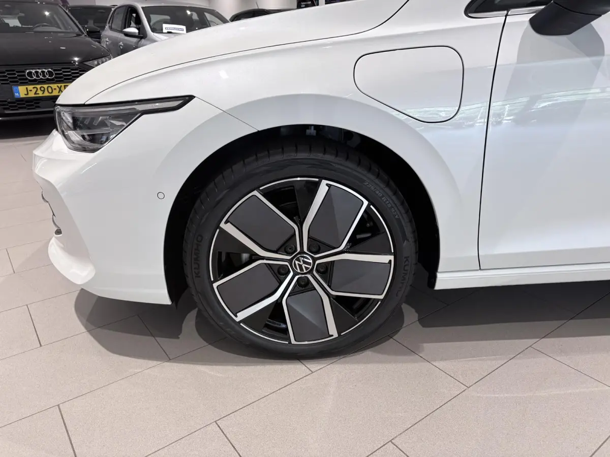 1.5 eHybrid Style Edition 204 PK Plug-in Hybrid | Elektrisch uitklapbare Trekhaak | Panoramadak | Android Auto/Apple Carplay draadloos | Keyless access | Dodehoeksensoren | Ruiten getint | A