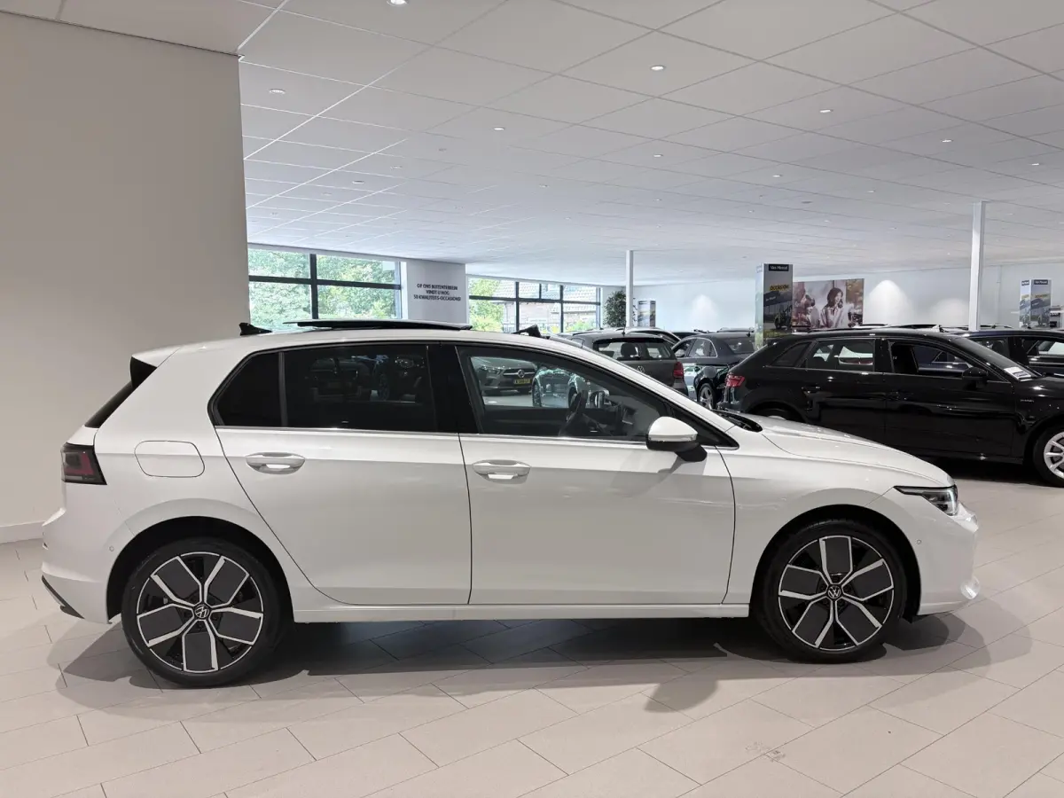 1.5 eHybrid Style Edition 204 PK Plug-in Hybrid | Elektrisch uitklapbare Trekhaak | Panoramadak | Android Auto/Apple Carplay draadloos | Keyless access | Dodehoeksensoren | Ruiten getint | A