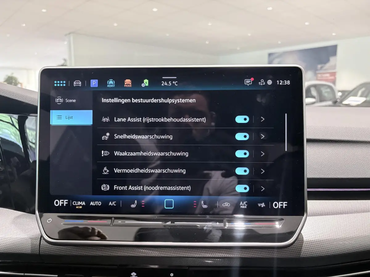 1.5 eHybrid Style Edition 204 PK Plug-in Hybrid | Elektrisch uitklapbare Trekhaak | Panoramadak | Android Auto/Apple Carplay draadloos | Keyless access | Dodehoeksensoren | Ruiten getint | A