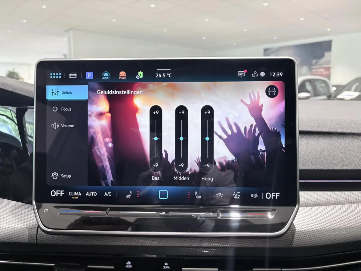 1.5 eHybrid Style Edition 204 PK Plug-in Hybrid | Elektrisch uitklapbare Trekhaak | Panoramadak | Android Auto/Apple Carplay draadloos | Keyless access | Dodehoeksensoren | Ruiten getint | A