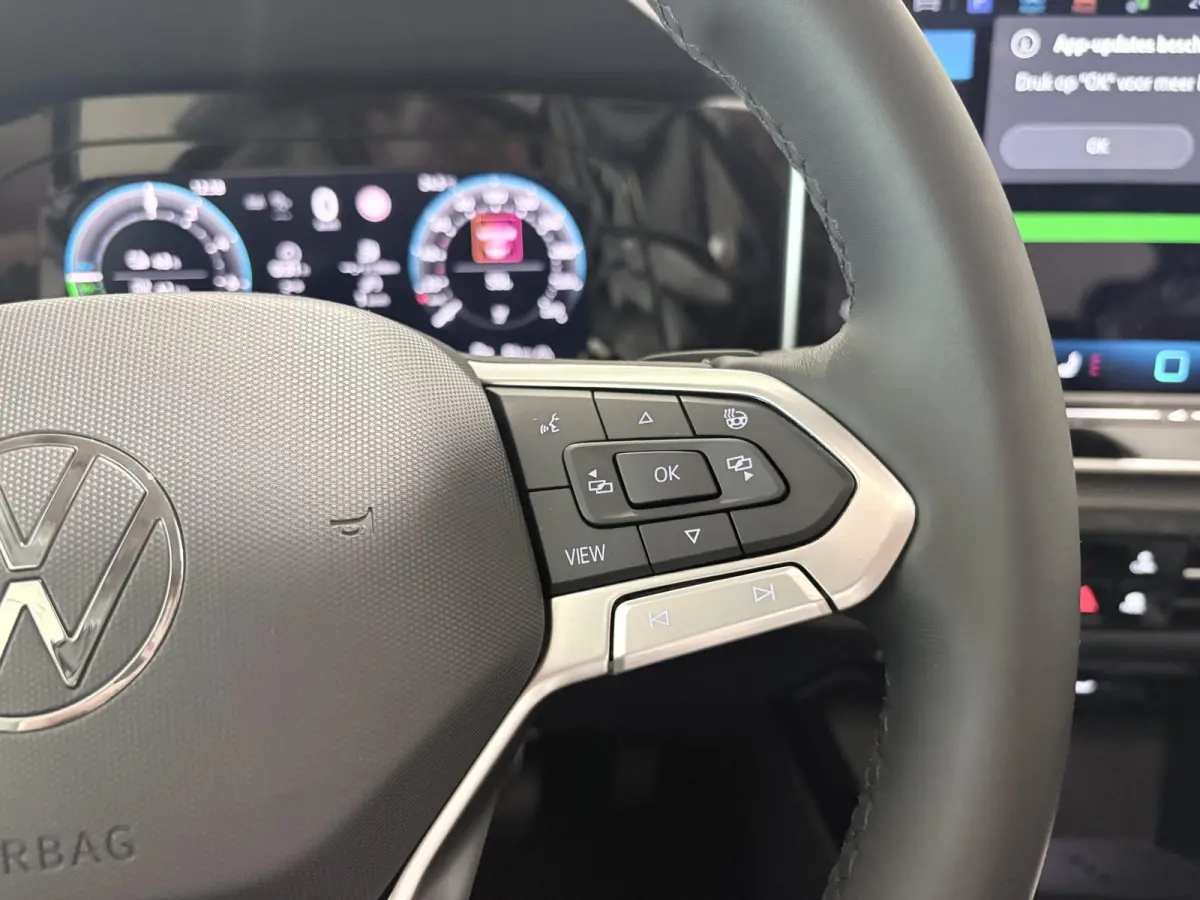 1.5 eHybrid Style Edition 204 PK Plug-in Hybrid | Elektrisch uitklapbare Trekhaak | Panoramadak | Android Auto/Apple Carplay draadloos | Keyless access | Dodehoeksensoren | Ruiten getint | A