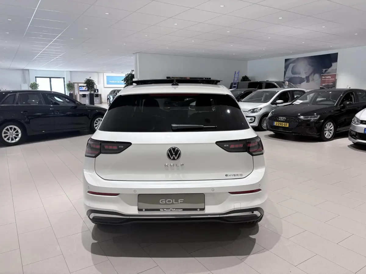 1.5 eHybrid Style Edition 204 PK Plug-in Hybrid | Elektrisch uitklapbare Trekhaak | Panoramadak | Android Auto/Apple Carplay draadloos | Keyless access | Dodehoeksensoren | Ruiten getint | A