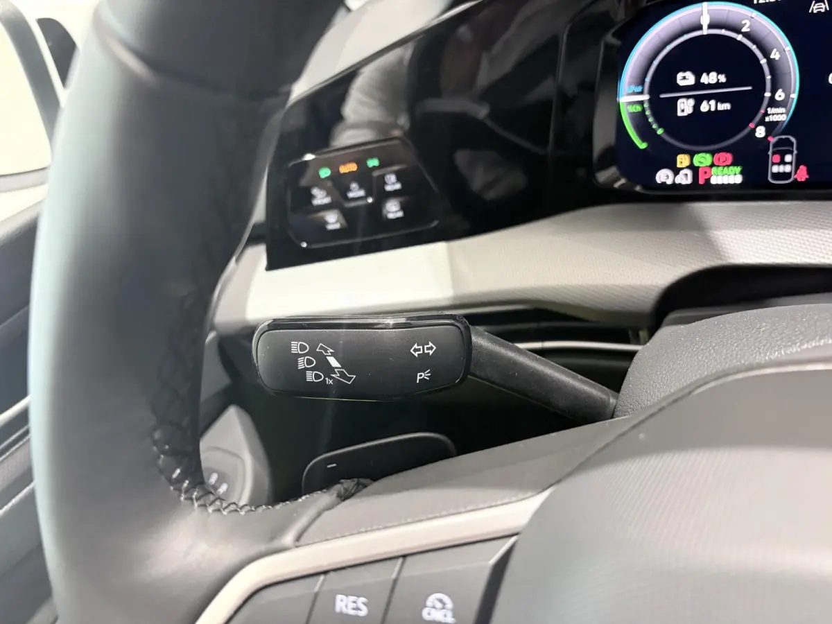1.5 eHybrid Style Edition 204 PK Plug-in Hybrid | Elektrisch uitklapbare Trekhaak | Panoramadak | Android Auto/Apple Carplay draadloos | Keyless access | Dodehoeksensoren | Ruiten getint | A