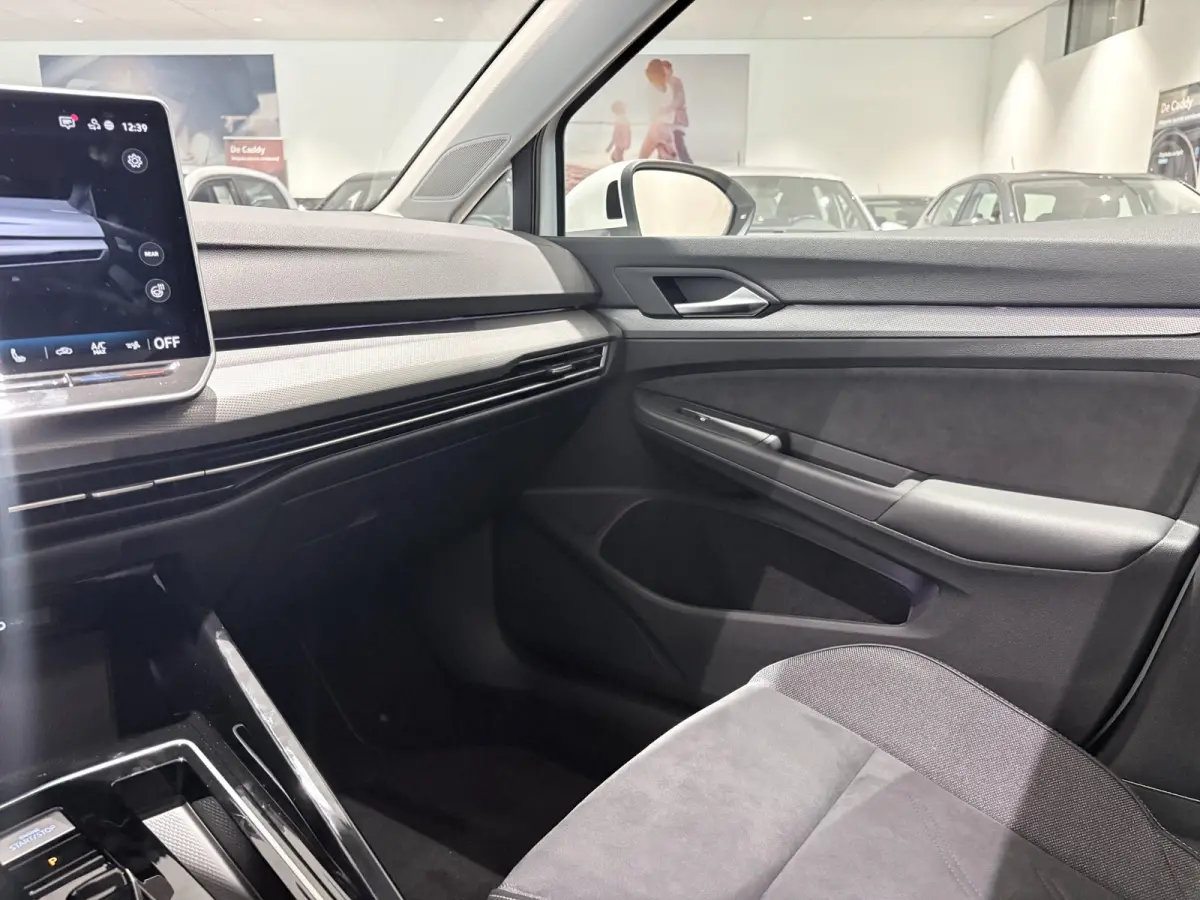 1.5 eHybrid Style Edition 204 PK Plug-in Hybrid | Elektrisch uitklapbare Trekhaak | Panoramadak | Android Auto/Apple Carplay draadloos | Keyless access | Dodehoeksensoren | Ruiten getint | A