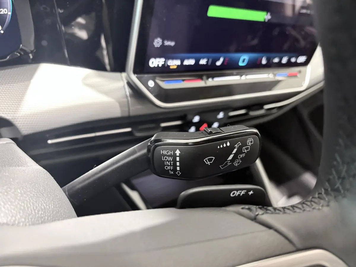 1.5 eHybrid Style Edition 204 PK Plug-in Hybrid | Elektrisch uitklapbare Trekhaak | Panoramadak | Android Auto/Apple Carplay draadloos | Keyless access | Dodehoeksensoren | Ruiten getint | A