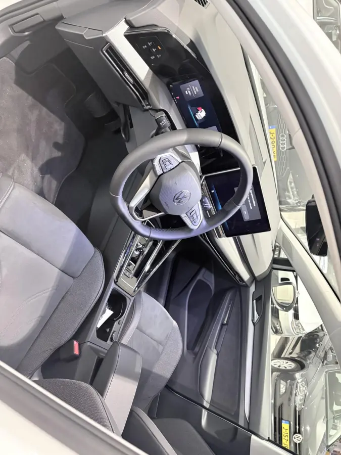 1.5 eHybrid Style Edition 204 PK Plug-in Hybrid | Elektrisch uitklapbare Trekhaak | Panoramadak | Android Auto/Apple Carplay draadloos | Keyless access | Dodehoeksensoren | Ruiten getint | A
