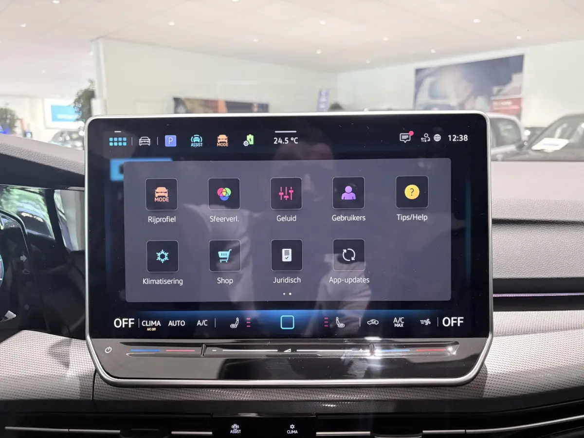 1.5 eHybrid Style Edition 204 PK Plug-in Hybrid | Elektrisch uitklapbare Trekhaak | Panoramadak | Android Auto/Apple Carplay draadloos | Keyless access | Dodehoeksensoren | Ruiten getint | A