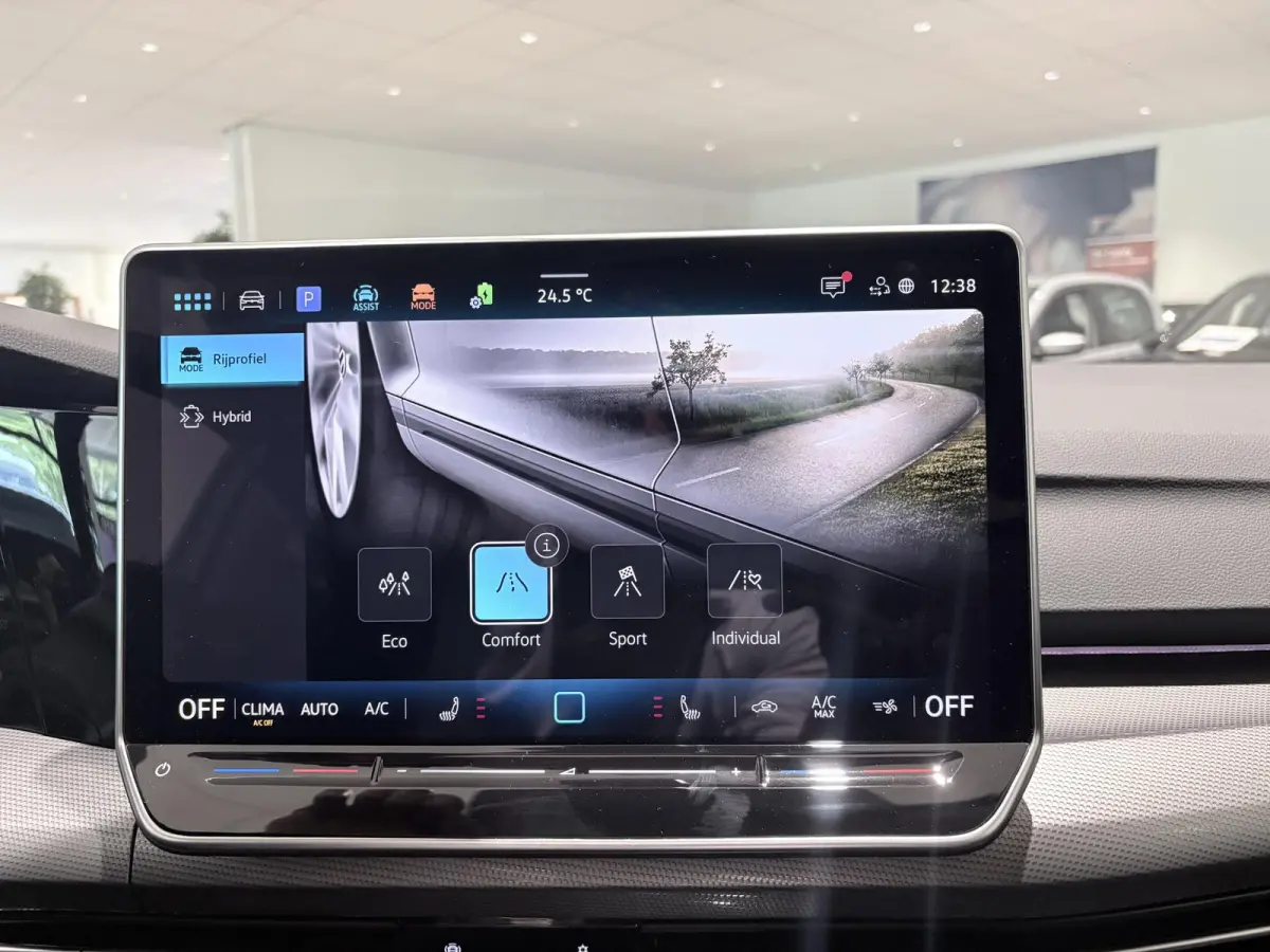 1.5 eHybrid Style Edition 204 PK Plug-in Hybrid | Elektrisch uitklapbare Trekhaak | Panoramadak | Android Auto/Apple Carplay draadloos | Keyless access | Dodehoeksensoren | Ruiten getint | A