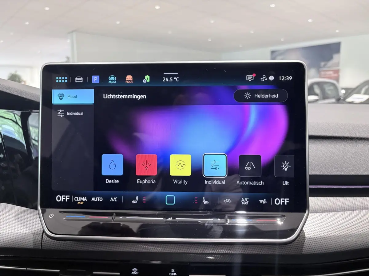 1.5 eHybrid Style Edition 204 PK Plug-in Hybrid | Elektrisch uitklapbare Trekhaak | Panoramadak | Android Auto/Apple Carplay draadloos | Keyless access | Dodehoeksensoren | Ruiten getint | A