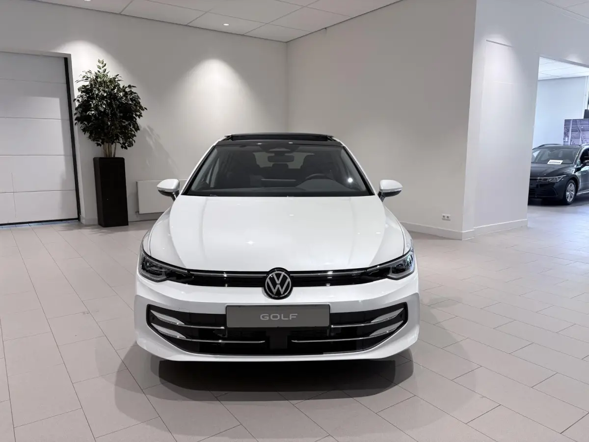 1.5 eHybrid Style Edition 204 PK Plug-in Hybrid | Elektrisch uitklapbare Trekhaak | Panoramadak | Android Auto/Apple Carplay draadloos | Keyless access | Dodehoeksensoren | Ruiten getint | A
