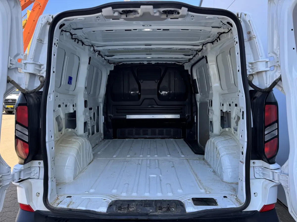 2.0 TDCI 140PK AWD Automaat L1 4x4 4WD LED Airco Carplay Camera Navigatie Parkeersensoren v+a Vierwielaandrijving