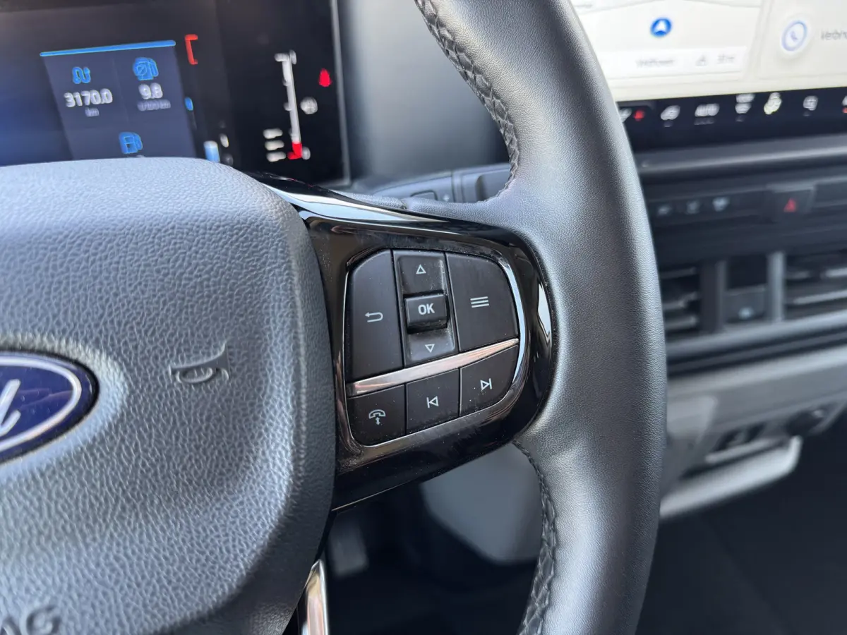 2.0 TDCI 140PK AWD Automaat L1 4x4 4WD LED Airco Carplay Camera Navigatie Parkeersensoren v+a Vierwielaandrijving