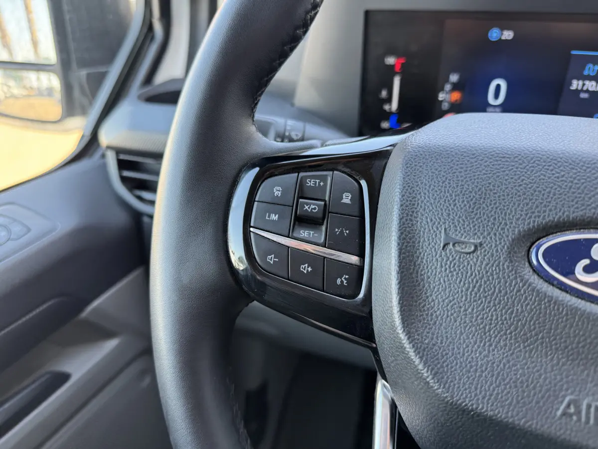 2.0 TDCI 140PK AWD Automaat L1 4x4 4WD LED Airco Carplay Camera Navigatie Parkeersensoren v+a Vierwielaandrijving