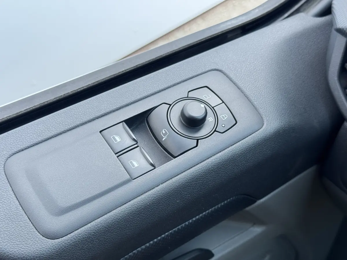 2.0 TDCI 140PK AWD Automaat L1 4x4 4WD LED Airco Carplay Camera Navigatie Parkeersensoren v+a Vierwielaandrijving