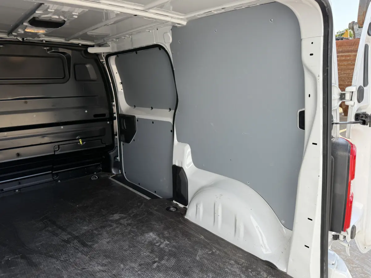 Opel Vivaro 2.0 145PK Automaat L2 Climate Control Cruise Control Trekhaak Carplay Camera Navigatie Parkeersensoren Euro 6