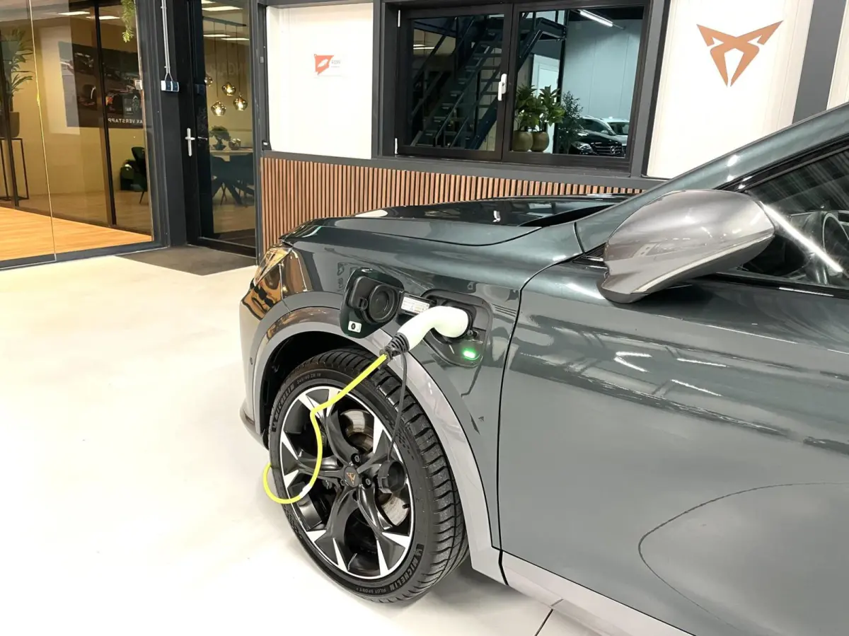 1.4 e-Hybrid VZ 245 PK Camera/ Memo/ Keyless/ 19''LMV/ CarPlay