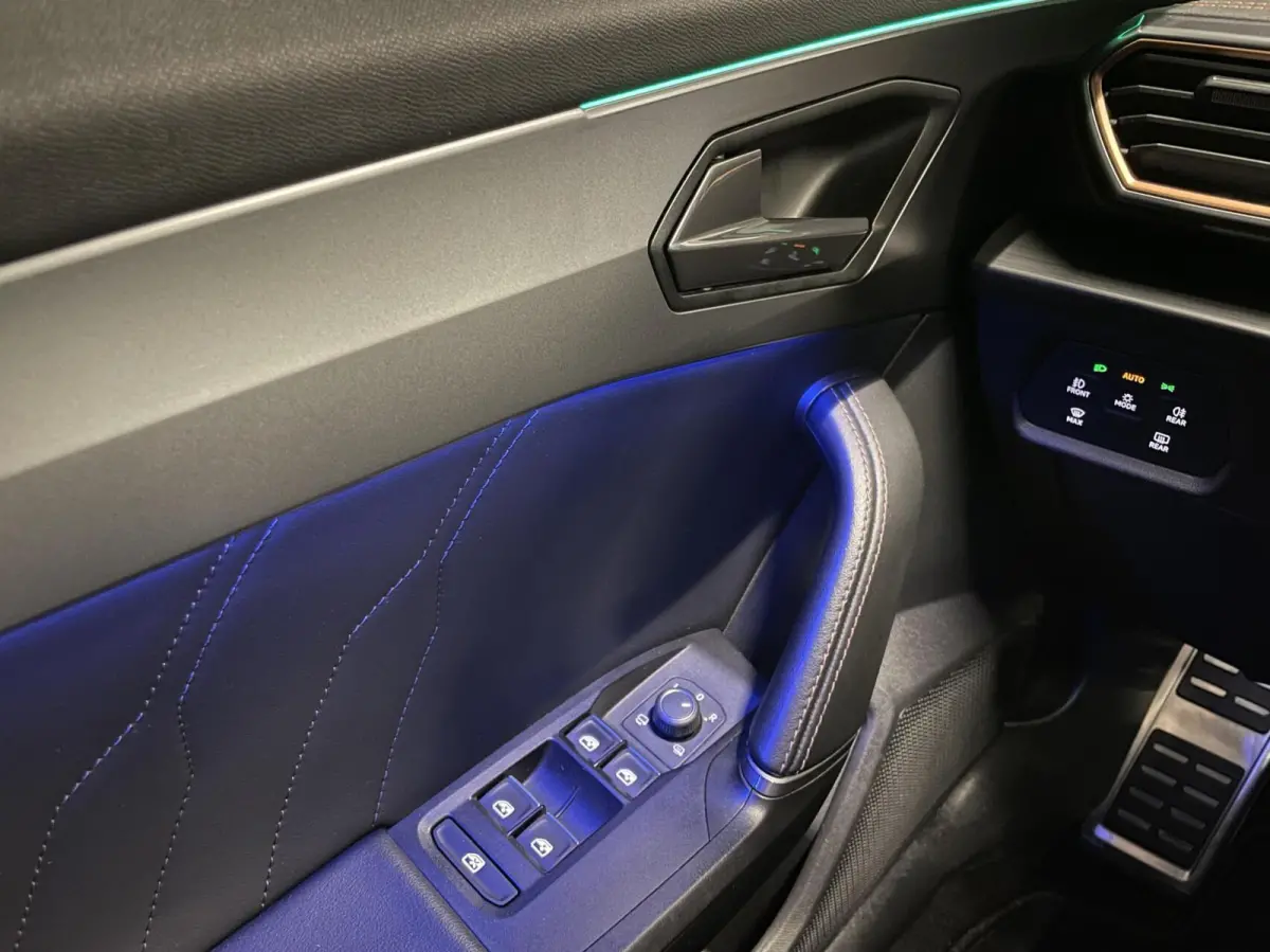 1.4 e-Hybrid VZ 245 PK Camera/ Memo/ Keyless/ 19''LMV/ CarPlay