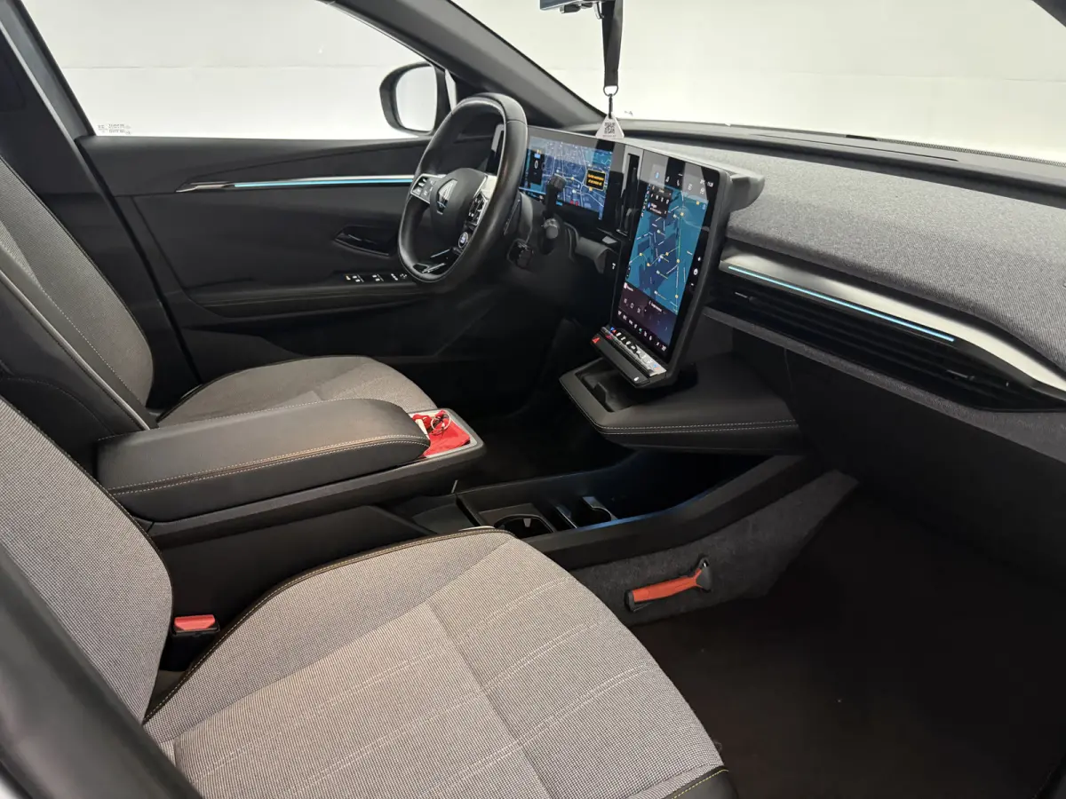 EV60 Optimum Charge Iconic | Snelladen | SOH 93% | 360° | Trekhaak | Virtual | Cruise | Sfeer | Carplay