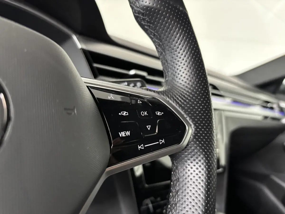 1.4 TSI eHybrid R-Line Business+