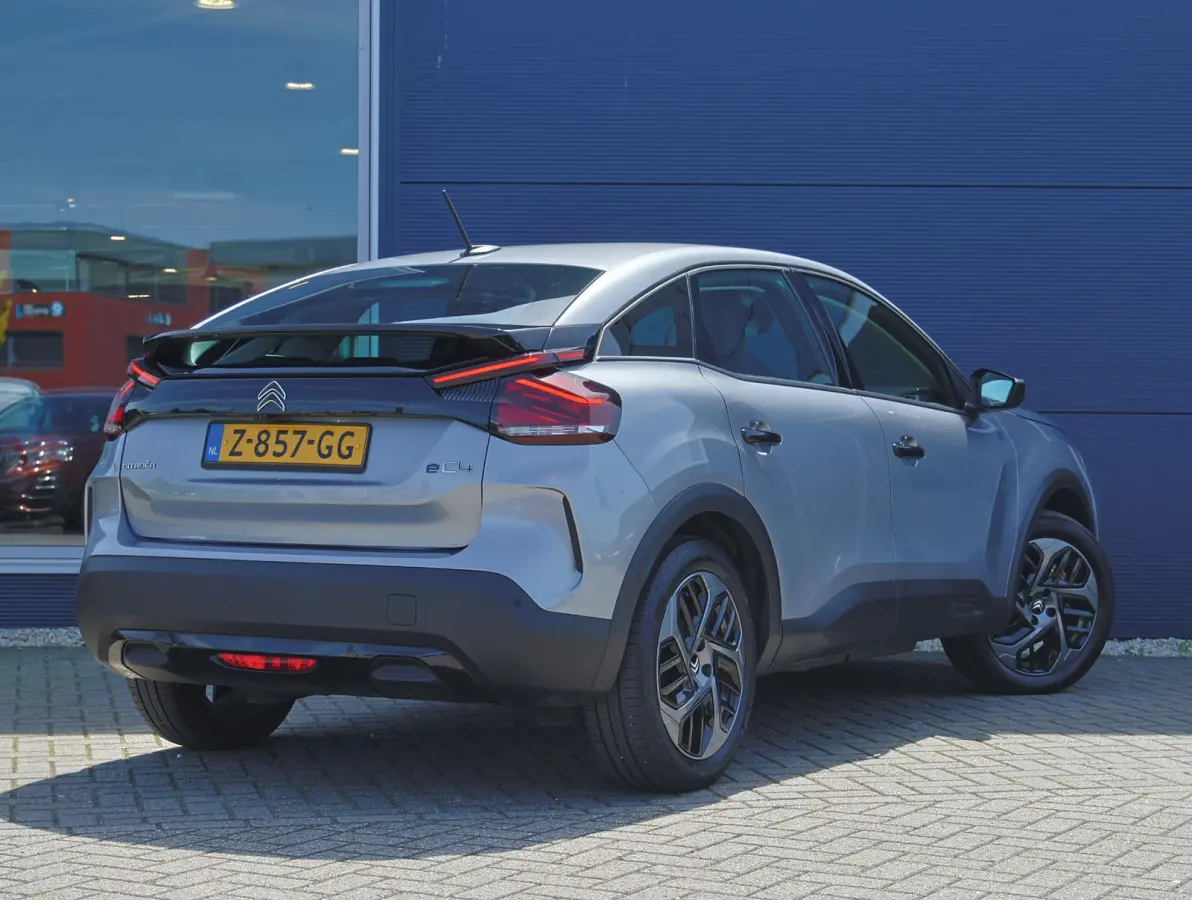 You 50 kWh 1ste Eigenaar | Warmtepomp | Camera | Cruise Control | Apple Carplay & Android Auto | 17" LMV