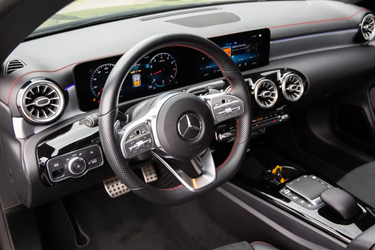 180 Business Solution AMG , Panoramadak, Sfeerverlichting, Trekhaak, Memory,