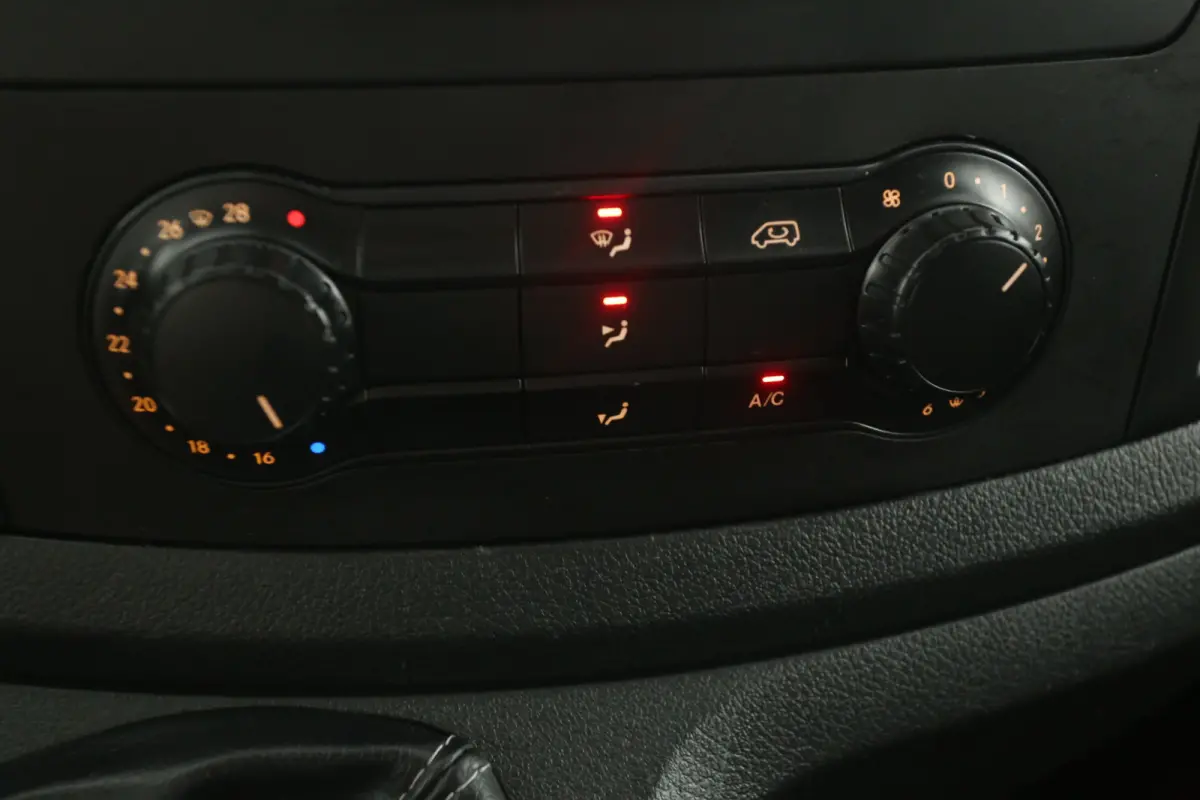 111 CDI Extra Lang | Oprijplaat | Airco | Camera | 3 Zits | Elektrpakket