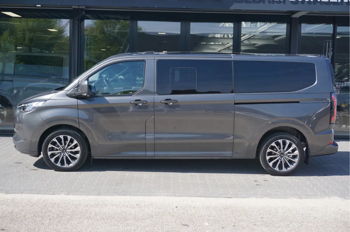 Tourneo 340L 2.5 PHEV 233PK Dubbel Cabine PRIJS INCL. BPM Leder, 19" LM, B&O, Elek. Schuifeur, Pano, Trekhaak!! NR. TR7