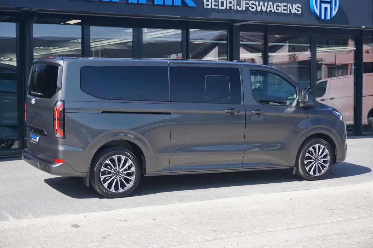 Tourneo 340L 2.5 PHEV 233PK Dubbel Cabine PRIJS INCL. BPM Leder, 19" LM, B&O, Elek. Schuifeur, Pano, Trekhaak!! NR. TR7
