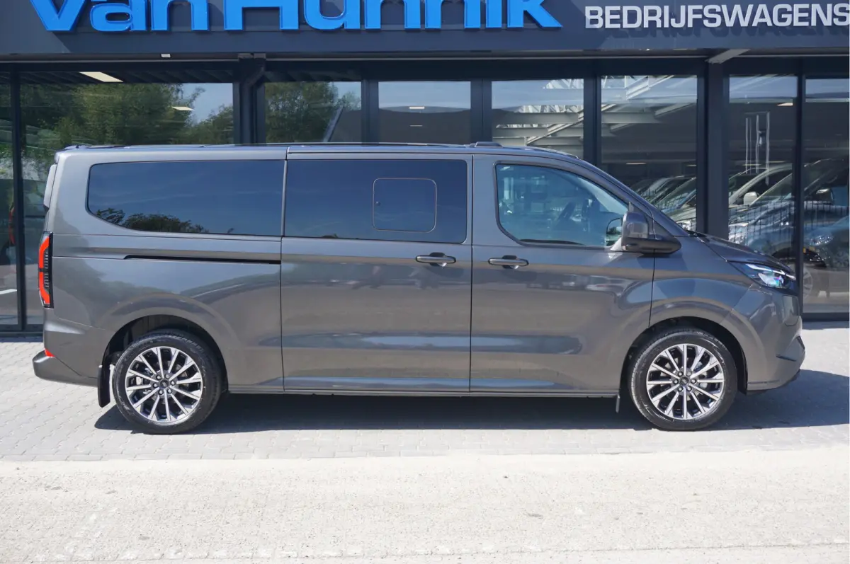 Tourneo 340L 2.5 PHEV 233PK Dubbel Cabine PRIJS INCL. BPM Leder, 19" LM, B&O, Elek. Schuifeur, Pano, Trekhaak!! NR. TR7