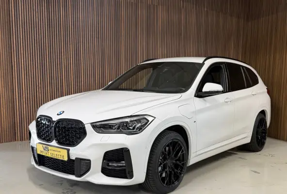 XDrive25e High Executive - M Pakket - HUD - nieuwstaat